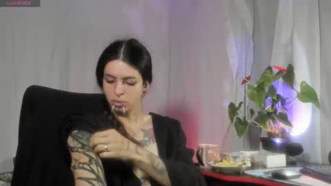 Snapshot of goth_ru chatting on 07/21/26, 01:02 Russ online show from 07/21/26, 01:02