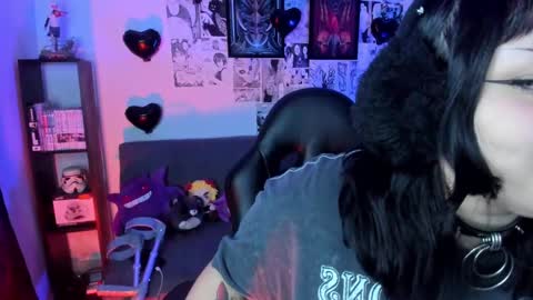 Snapshot of goth_stein chatting on 02/11/25, 04:33 Engel Please help me to reach 50 thumbs up online show from 02/11/25, 04:33