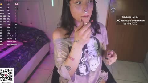 Snapshot of gothbabe2001 chatting on 04/07/26, 09:54 Cami online show from 04/07/26, 09:54