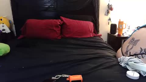 Snapshot of gothbaby305 chatting on 10/27/25, 05:44 gothbaby305 online show from 10/27/25, 05:44