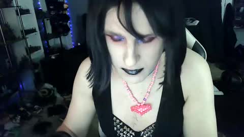 Snapshot of gothic123451 chatting on 01/19/25, 04:04 Victoriana online show from 01/19/25, 04:04