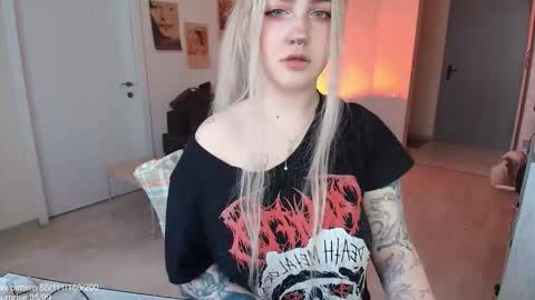 Snapshot of gothkittys chatting on 03/23/26, 01:26 traumfrau Kira angel face devil eyes I SELL A LOT VIDEO IN GALLERY online show from 03/23/26, 01:26