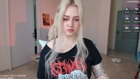Snapshot of gothkittys chatting on 04/14/26, 10:54 traumfrau Kira angel face devil eyes I SELL A LOT VIDEO IN GALLERY online show from 04/14/26, 10:54