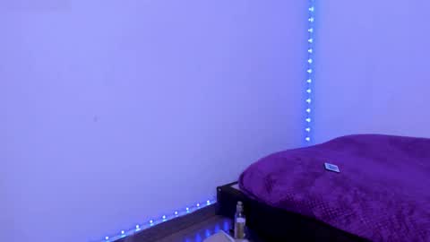 Snapshot of gothpeachs chatting on 11/21/25, 09:57 Laia online show from 11/21/25, 09:57