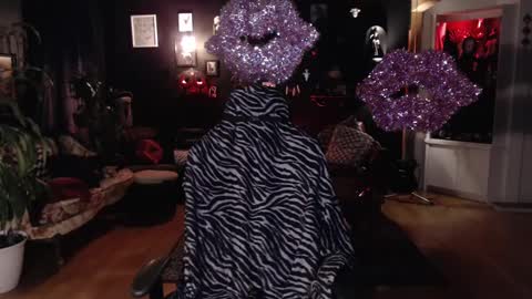 Snapshot of gothstripper chatting on 02/15/25, 01:42 Hezra online show from 02/15/25, 01:42