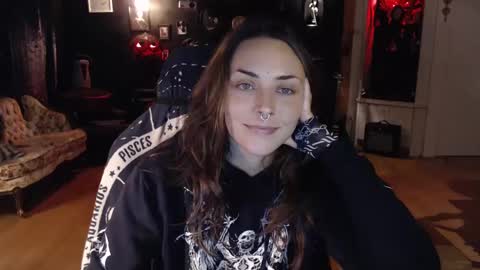 Snapshot of gothstripper chatting on 09/25/25, 12:36 Hezra online show from 09/25/25, 12:36