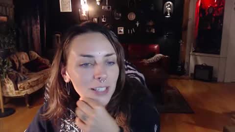 Snapshot of gothstripper chatting on 09/26/25, 12:25 Hezra online show from 09/26/25, 12:25