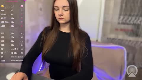 Snapshot of gracebrownnn chatting on 05/19/26, 11:11 Grace Brown online show from 05/19/26, 11:11
