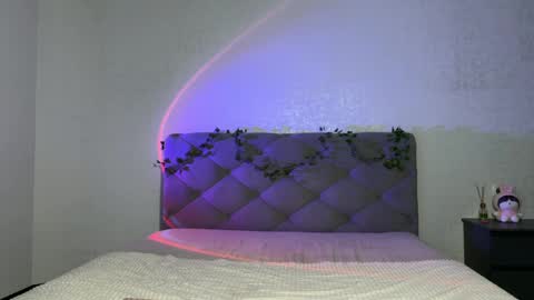 Snapshot of gracefulcharm_ chatting on 04/21/26, 10:23 Daria online show from 04/21/26, 10:23