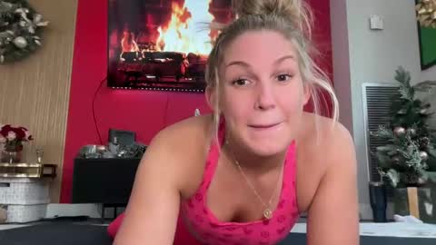 Snapshot of graciemae_baexx chatting on 12/06/24, 06:39 Gracie Mae online show from 12/06/24, 06:39