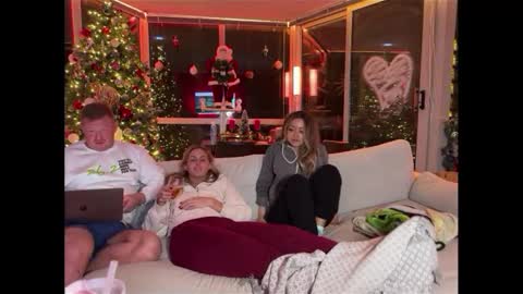 Snapshot of graciemae_baexx chatting on 12/18/24, 01:48 Gracie Mae online show from 12/18/24, 01:48