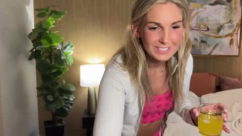 Snapshot of graciemae_baexx chatting on 12/31/24, 10:23 Gracie Mae online show from 12/31/24, 10:23