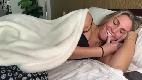 Snapshot of graciemae_baexx chatting on 01/25/25, 04:35 Gracie Mae online show from 01/25/25, 04:35