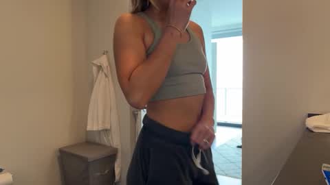 Snapshot of graciemae_baexx chatting on 02/19/25, 04:55 Gracie Mae online show from 02/19/25, 04:55