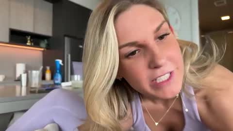 Snapshot of graciemae_baexx chatting on 02/27/25, 09:25 Gracie Mae online show from 02/27/25, 09:25