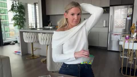 Snapshot of graciemae_baexx chatting on 11/22/25, 08:19 Gracie Mae online show from 11/22/25, 08:19