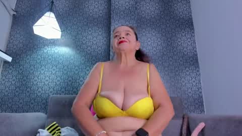 Snapshot of grandmother_milf chatting on 03/16/26, 12:31 Mi Name is violeta online show from 03/16/26, 12:31