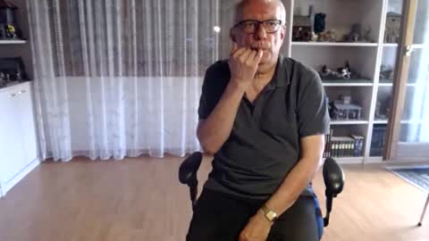 Snapshot of grandpach chatting on 04/11/26, 12:31 grandpach online show from 04/11/26, 12:31