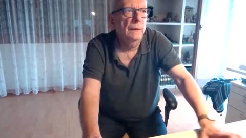 Snapshot of grandpach chatting on 05/05/26, 11:29 grandpach online show from 05/05/26, 11:29