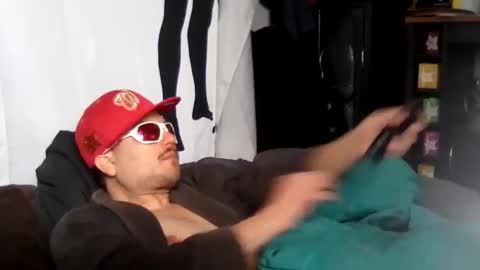 Snapshot of gratiotony chatting on 12/14/25, 07:29 Get US to 1000 you wont be disapointed online show from 12/14/25, 07:29