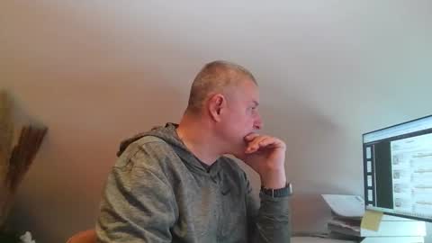 Snapshot of grau197077 chatting on 02/04/26, 09:48 grau197077 online show from 02/04/26, 09:48