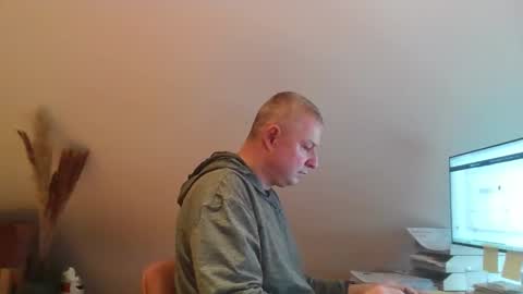 Snapshot of grau197077 chatting on 02/13/26, 10:44 grau197077 online show from 02/13/26, 10:44