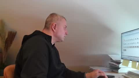 Snapshot of grau197077 chatting on 02/16/26, 09:38 grau197077 online show from 02/16/26, 09:38