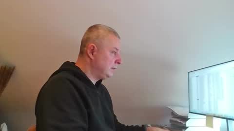 Snapshot of grau197077 chatting on 02/17/26, 09:39 grau197077 online show from 02/17/26, 09:39