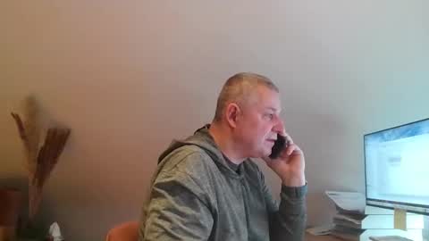 Snapshot of grau197077 chatting on 02/19/26, 09:38 grau197077 online show from 02/19/26, 09:38