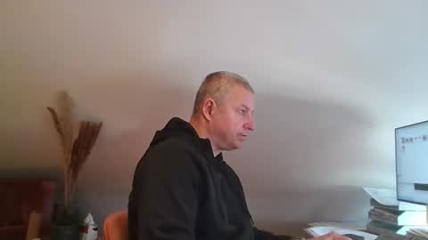 Snapshot of grau197077 chatting on 03/12/26, 10:43 grau197077 online show from 03/12/26, 10:43