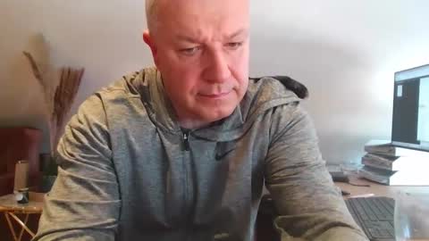 Snapshot of grau197077 chatting on 03/19/26, 10:19 grau197077 online show from 03/19/26, 10:19