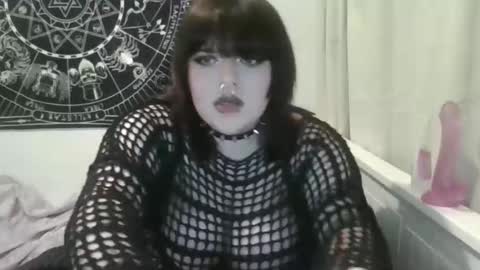 Snapshot of grave4ngelz chatting on 12/15/25, 10:03 Grave4ngelz online show from 12/15/25, 10:03