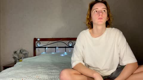 Snapshot of grayzee_ chatting on 12/20/24, 10:49 Gray and Milly online show from 12/20/24, 10:49