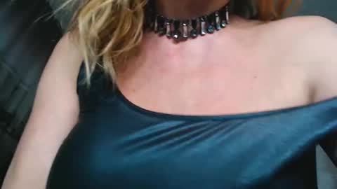 Snapshot of greatredhead chatting on 12/14/24, 02:01 GreatRedhead online show from 12/14/24, 02:01