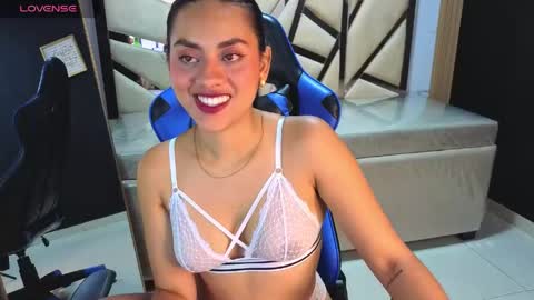 Snapshot of grecia_soler_a chatting on 04/29/26, 01:04 Grecia online show from 04/29/26, 01:04
