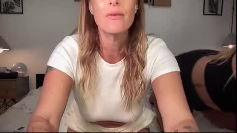 Snapshot of green_eyed_goddess_ chatting on 02/28/25, 03:59 Green Eyed Goddess online show from 02/28/25, 03:59