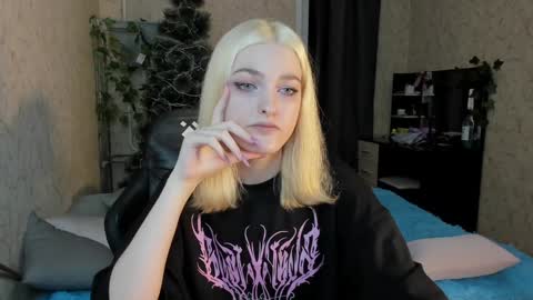 Snapshot of green_tea666 chatting on 01/06/25, 01:42 Lilith online show from 01/06/25, 01:42