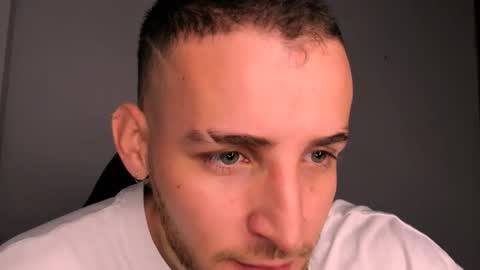 Snapshot of greeneyes_col chatting on 10/10/25, 02:05 Juan online show from 10/10/25, 02:05