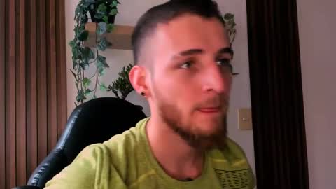 Snapshot of greeneyes_col chatting on 11/20/25, 07:57 Juan online show from 11/20/25, 07:57