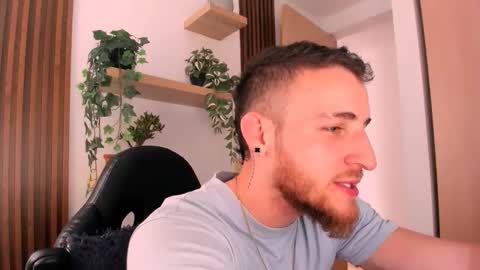 Snapshot of greeneyes_col chatting on 11/22/25, 08:52 Juan online show from 11/22/25, 08:52