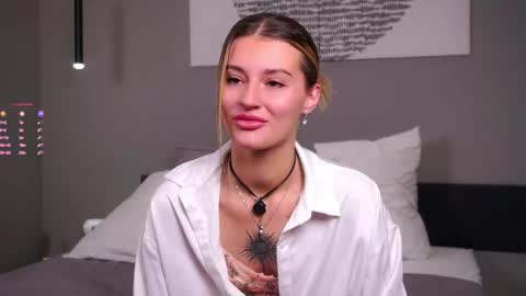 Kelly online show from 11/23/25, 01:44