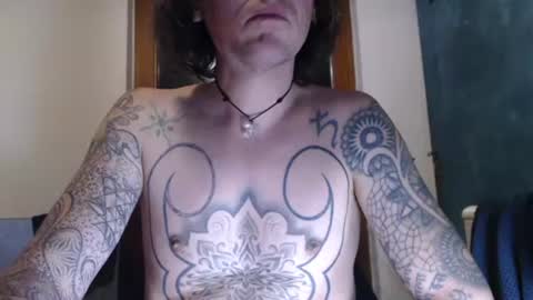 Snapshot of greenmoon88888 chatting on 12/23/25, 02:20 Greenmoon online show from 12/23/25, 02:20