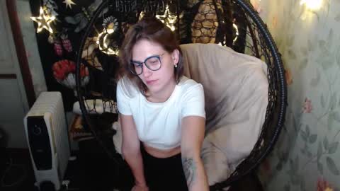 Lina online show from 10/13/25, 07:14