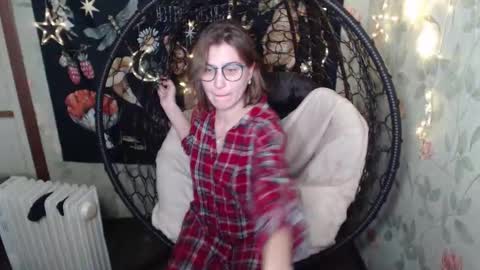 Lina online show from 10/19/25, 06:30