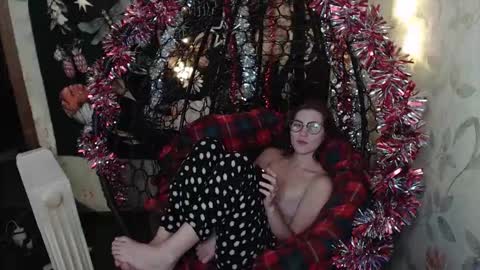 Snapshot of greenwitch9 chatting on 01/12/26, 12:43 Lina online show from 01/12/26, 12:43