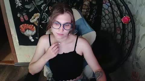 Snapshot of greenwitch9 chatting on 07/07/26, 10:52 Lina online show from 07/07/26, 10:52