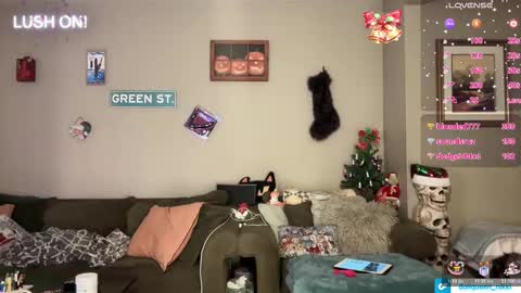 Snapshot of greenxxxqueen chatting on 11/30/25, 05:11 SexQueen Nikki online show from 11/30/25, 05:11