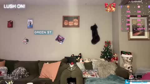 Snapshot of greenxxxqueen chatting on 12/01/25, 06:18 SexQueen Nikki online show from 12/01/25, 06:18