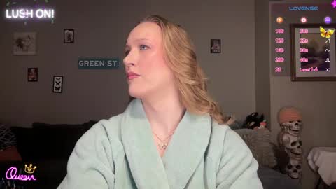 Snapshot of greenxxxqueen chatting on 04/04/26, 03:05 SexQueen Nikki online show from 04/04/26, 03:05