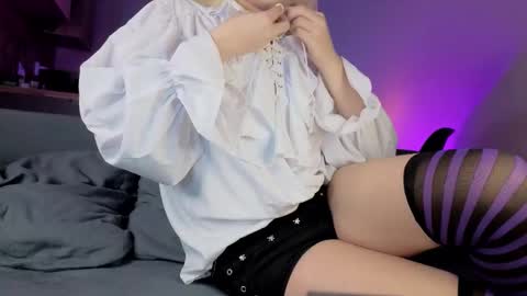 Snapshot of gregory_byyrd chatting on 10/30/25, 09:15 Greg-independent model online show from 10/30/25, 09:15